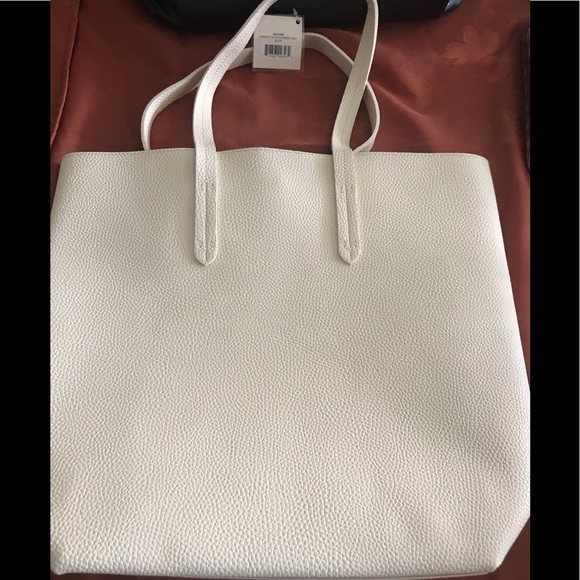 NWT Ulta Beauty Cream Colored White leather Tote bag. 2 handles.magnetic closure - Picture 3 of 7